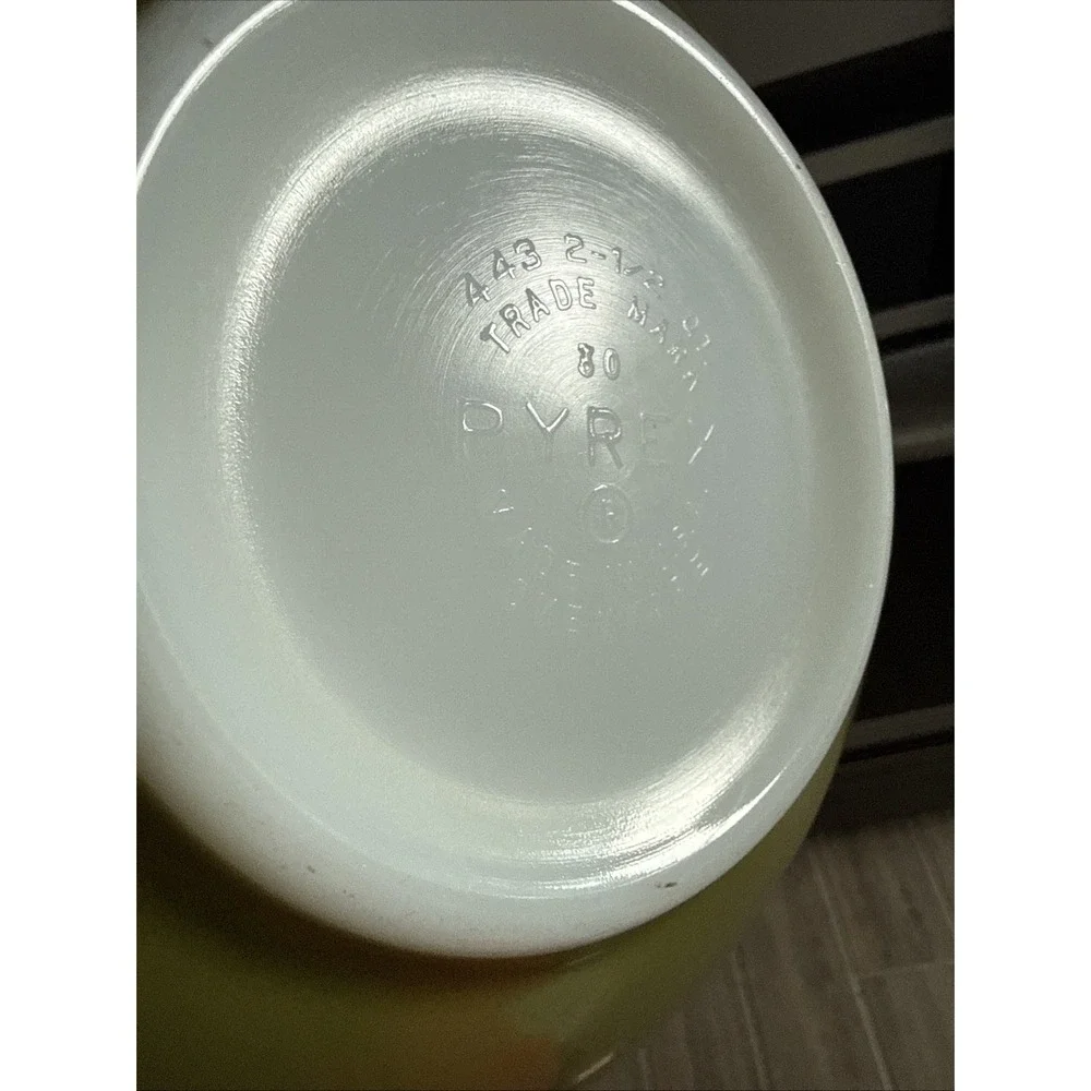 Vintage PYREX Verde Olive Green Solid 443 2-1/2 Qt Cinderella Mixing Bowl